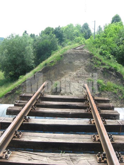 Calea ferată Suceava – Cacica a fost afectată de inundaţiile din iunie 2010