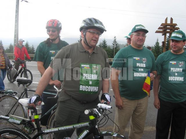 Grupul de ciclişti a fost întâmpinat de Gheorghe Flutur, de primarul Sucevei, Ion Lungu şi de deputatul Dumitru Pardău