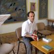 Mircea A. Diaconu prezentând câteva cărţi şi documente inedite