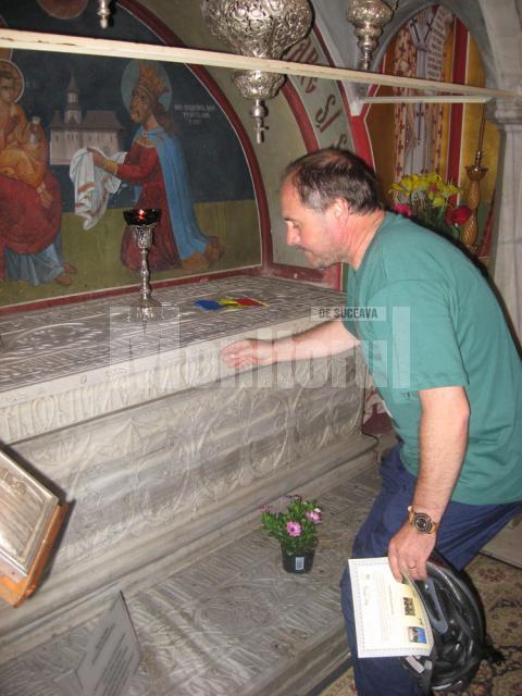 Neculai Barbă s-a închinat la mormântul lui Ştefan cel Mare
