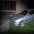 Un BMW scăpat de sub control s-a izbit puternic de o casă, la Straja