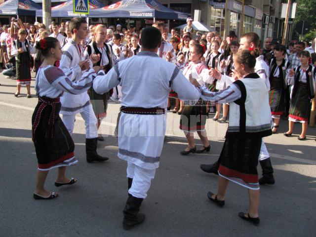 Festivalul internaţional de folclor ”Întâlniri bucovinene”, la Câmpulung