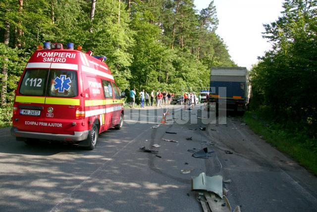 Impactul dintre Lexus şi camion a fost extrem de violent