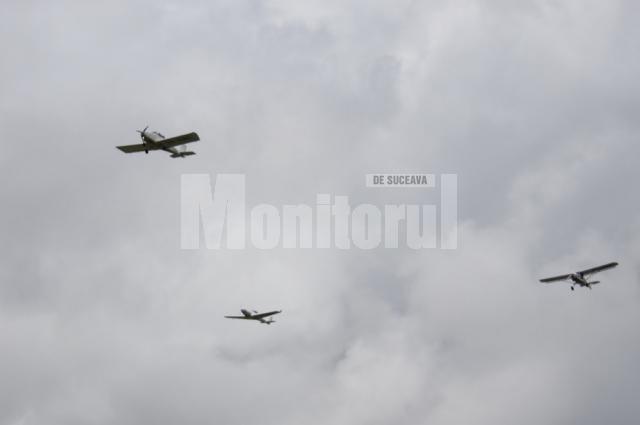 Spectacol în aer la aerodromul de la Floreni