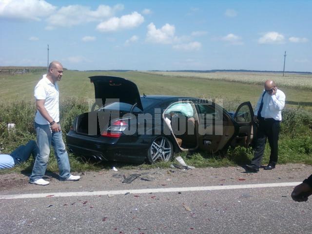 Autoturismul Opel s-a izbit violent în Mercedes. Foto: Andrei Buculei