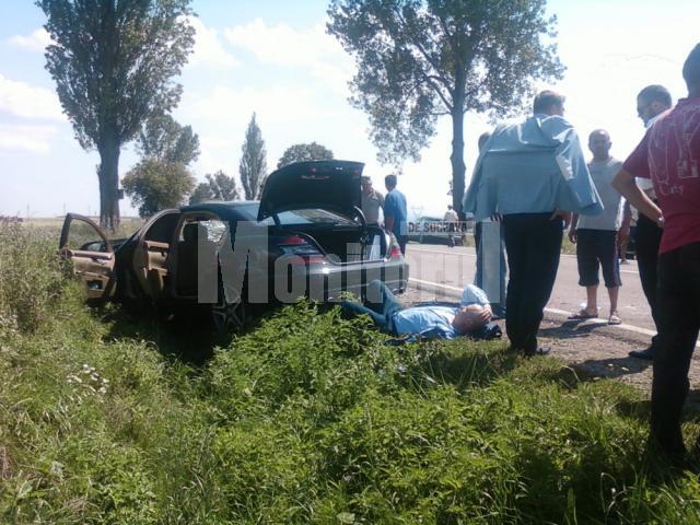 Autoturismul Opel s-a izbit violent în Mercedes. Foto: Andrei Buculei