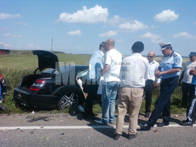 Autoturismul Opel s-a izbit violent în Mercedes. Foto: Andrei Buculei