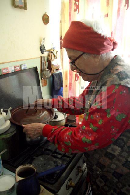 La 79 de ani, Aspazia Olaru trebuie să se lupte cu lipsa apei calde şi cu boala Parkinson