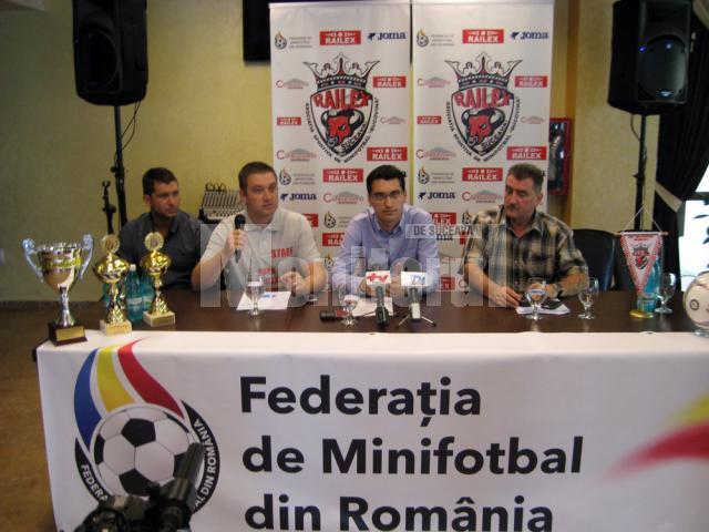 Oficialii Federaţiei Române de Minifotbal i-au felicitat pe organizatori pentru acest turneu