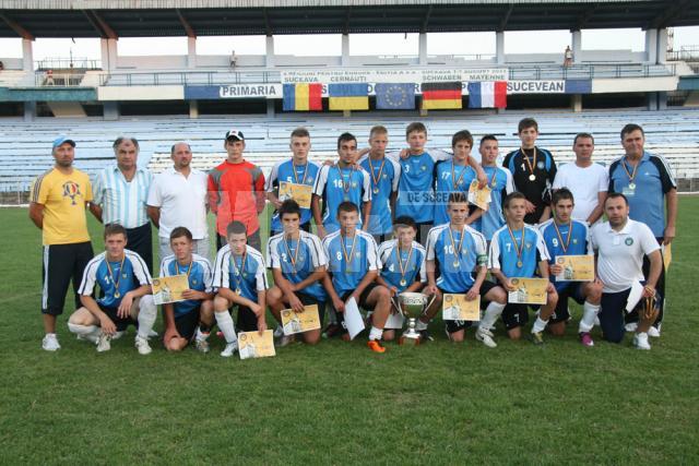 Echipa Sucevei alături de cei patru antrenori