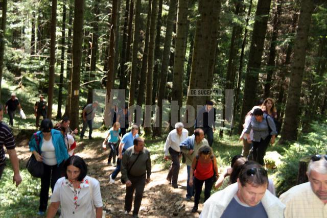 Şefii de instituţii au parcurs pe jos un traseu de 4 kilometri