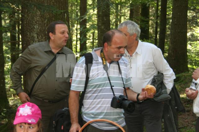 Şefii de instituţii au parcurs pe jos un traseu de 4 kilometri