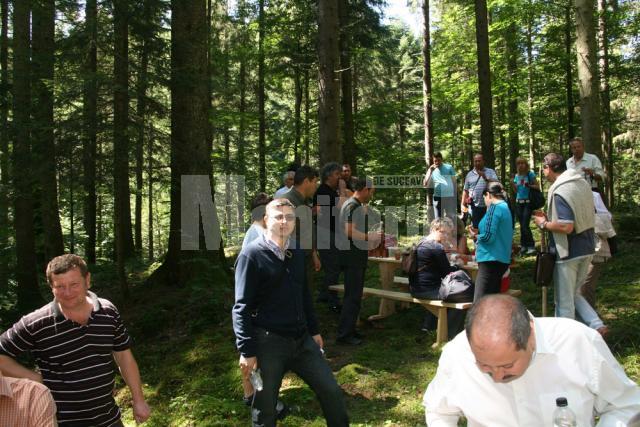 Şefii de instituţii au parcurs pe jos un traseu de 4 kilometri