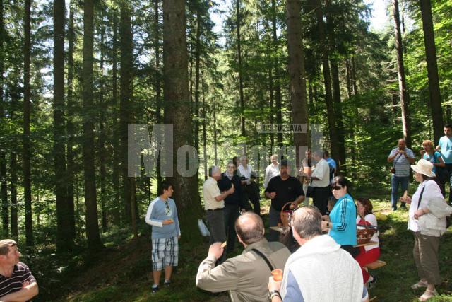 Şefii de instituţii au parcurs pe jos un traseu de 4 kilometri