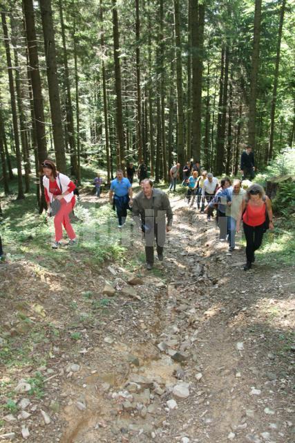 Şefii de instituţii au parcurs pe jos un traseu de 4 kilometri