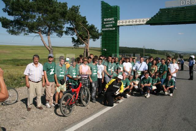 80 de pelerini din judeţele Moldovei au ajuns la Cacica