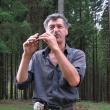 Ciobanul Ilie Dariciuc, cântând la fluierul din lemn de tisă