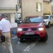Maşina E.ON parcată pe trecerea de pietoni de pe strada Vasile Bumbac