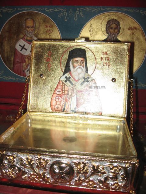 Un fragment din moaştele Sf. Nectarie, dăruit bisericii din curtea Spitalului Vechi