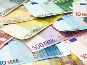 Cursul de referinţă leu/euro anunţat vineri de Banca Naţională a României (BNR) a scăzut cu 0,76 bani, la 4,2449 unităţi. Foto:bitfm.ro