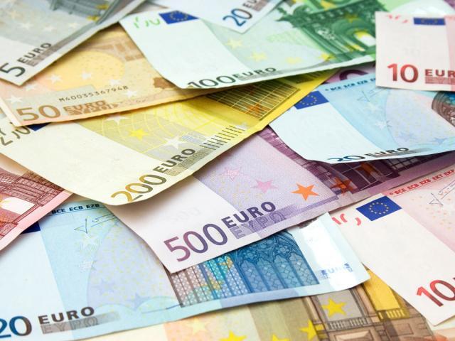 Cursul de referinţă leu/euro anunţat vineri de Banca Naţională a României (BNR) a scăzut cu 0,76 bani, la 4,2449 unităţi. Foto:bitfm.ro