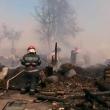 Pompierii s-au luptat să stingă focul din şase gospodării din comuna Cornu Luncii