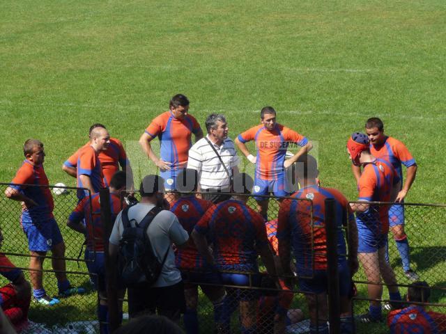 Rugbiştii suceveni au fost băgaţi în şedinţă de antrenorul Constantin Vlad, după înfrângerea cu CSO Pantelimon Bucureşti