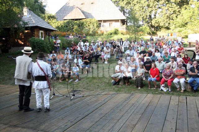 Sucevenii la deschiderea festivalului Tarafuri si Fanfare Suceava 2011