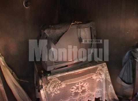 Ce a rămas în urma incendiului care a avut loc în noaptea de luni spre marţi, în satul Plopeni