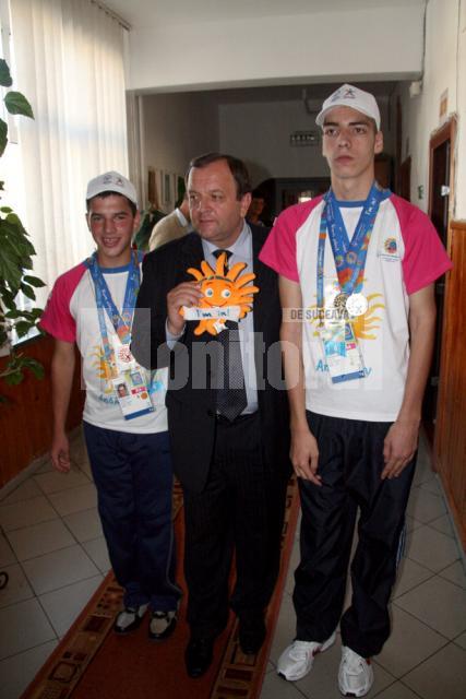 Gheorghe Flutur a primit o mascotă a ediţiei de anul acesta a Jocurilor Olimpice Speciale (Special Olympics)