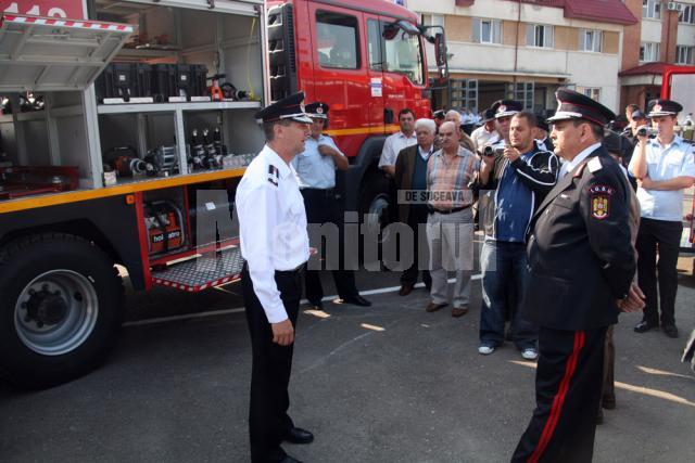 Pompierii şi-au prezentat cele mai performante maşini de intervenţie