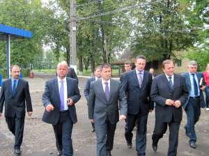 În vizita de ieri, Traian Igaş a fost însoţit de Gheorghe Flutur, preşedintele CJ Suceava, prefectul Sorin Arcadie Popescu şi primarul Rădăuţiului, Aurel Olărean