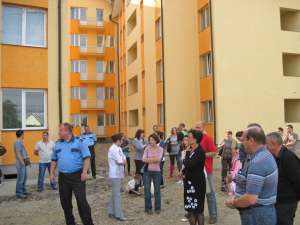 80 de familii tinere din Rădăuţi au primit cheile noilor apartamente ANL din Calea Bucovinei