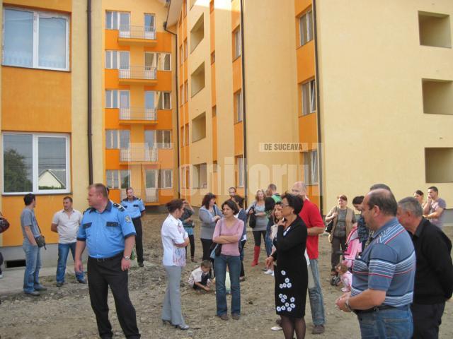 80 de familii tinere din Rădăuţi au primit cheile noilor apartamente ANL din Calea Bucovinei
