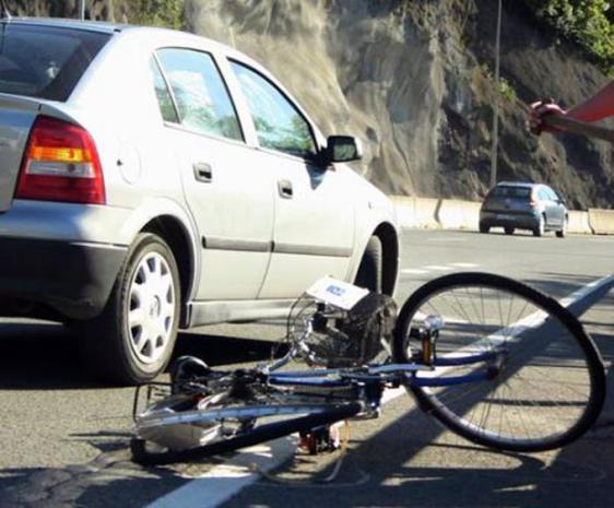 Trei copii au fost loviţi de maşini, în timp ce se plimbau cu bicicletele. Foto: bicicultura.cl