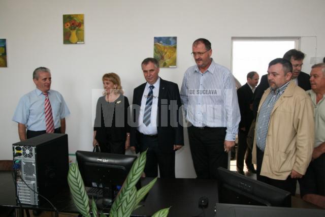 Ministrul Comunicaţiilor a inaugurat laboratorul de Informatică de la şcoala din Ipoteşti