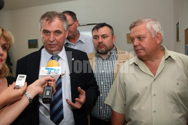 Ministrul Vreme şi parlamentarii Bălan, Onofrei şi Ardeleanu au inaugurat un laborator de informatică la şcoala din Ipoteşti