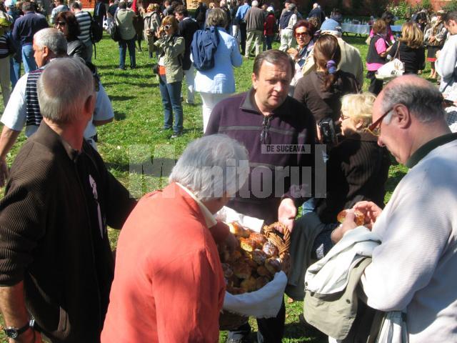 Gheorghe Flutur i-a servit pe turişti cu plăcinte