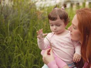 Foarte rar, cuplurile de români aleg adopţia pentru a oferi copilului şansa la o familie