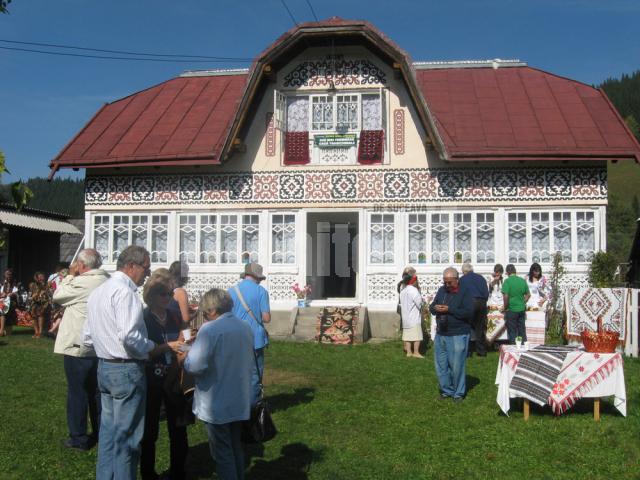 Jurnaliştii de turism au vizitat cea mai frumoasă casă tradiţională din Ciocăneşti