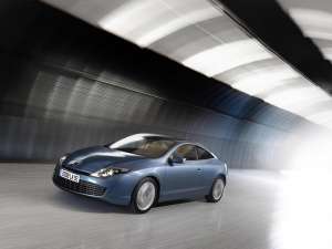 Renault Laguna redefinește frumusețea versiunilor coupe