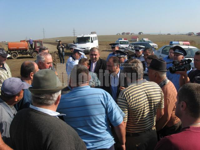 Zeci de proprietari de terenuri din Şcheia au blocat lucrările la şoseaua de centură a Sucevei