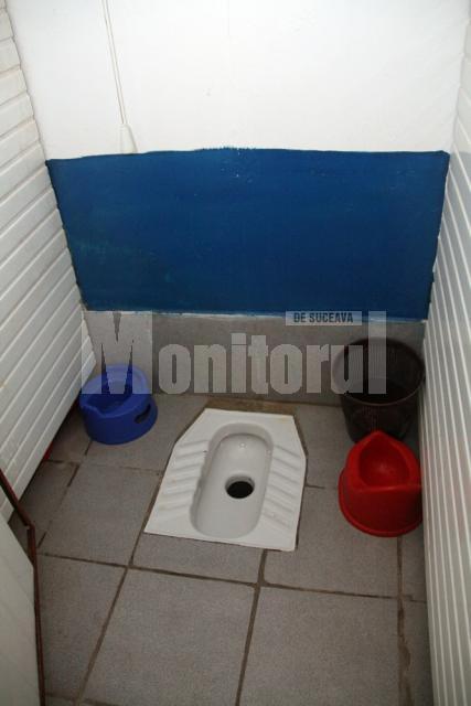 Toalete renovate dar inutilizabile