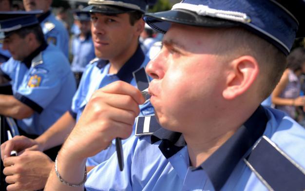 7.848 de poliţişti din cadrul Poliţiei Române vor fi transferaţi în structurile existente ale poliţiilor locale. Foto: MEDIAFAX