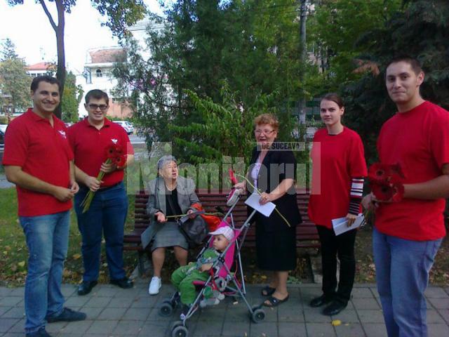 Tinerii din UNPR Suceava au sărbătorit ziua persoanelor vârstnice în parcul central din Suceava