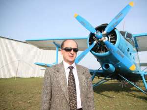 Mihai Voicu şi aparatul său de zbor
