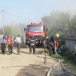 La stingerea incendiului au intervenit zeci de oameni şi şase maşini de pompieri