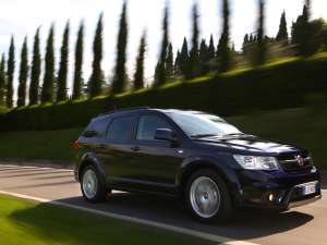 Fiat introduce noul minivan Freemont