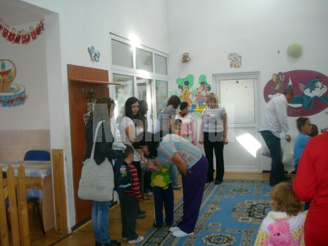 Copiii, împreună cu părinţii lor, au vizitat Centrului de tip familial Mihoveni