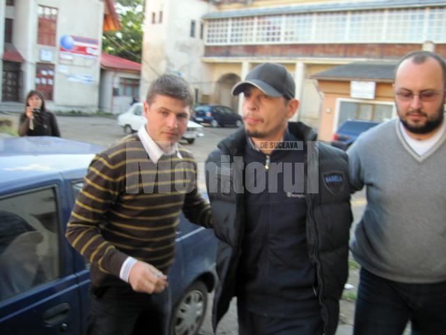 Ovidiu Rusu a fost prins ieri, la Iaşi, şi adus sub escortă în arestul Inspectoratului de Poliţie Judeţean (IPJ) Suceava
